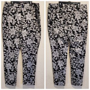 Chico’s Jeans Women’s 2.5R Black White Catalina Mix Jegging Floral